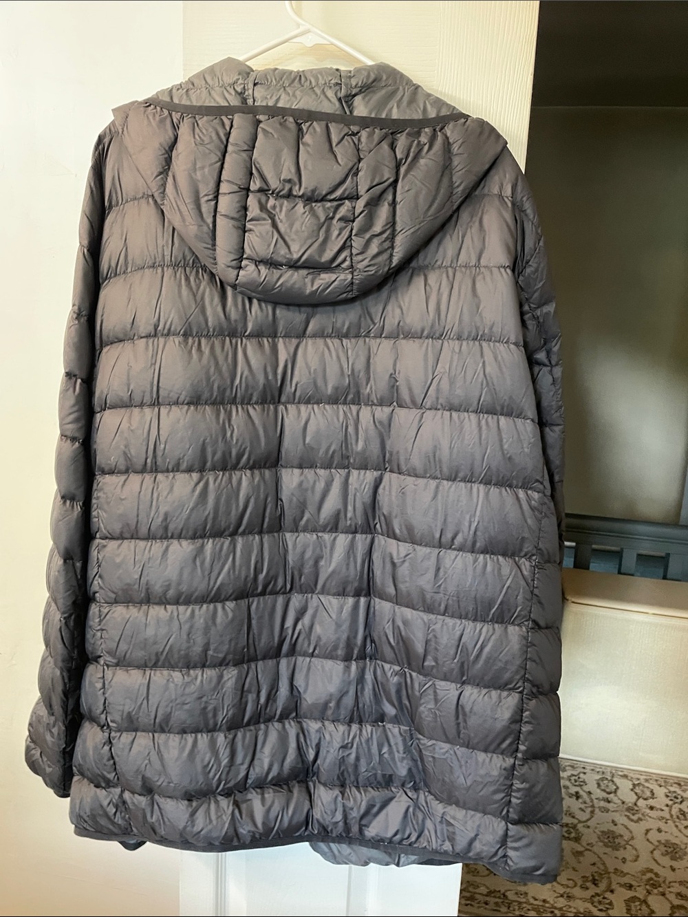 Eddie Bauer Men’s Black Quilted Packable Hooded Puffer - Picture 4 of 13